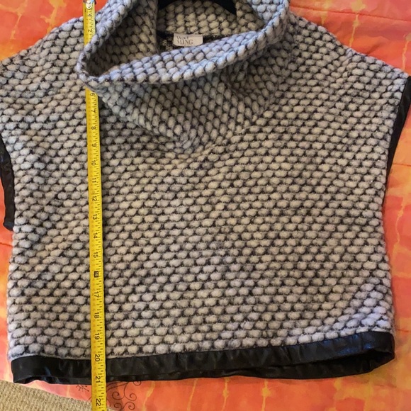 Wai Ming excellent condition black and white wool sweater - Picture 5 of 6